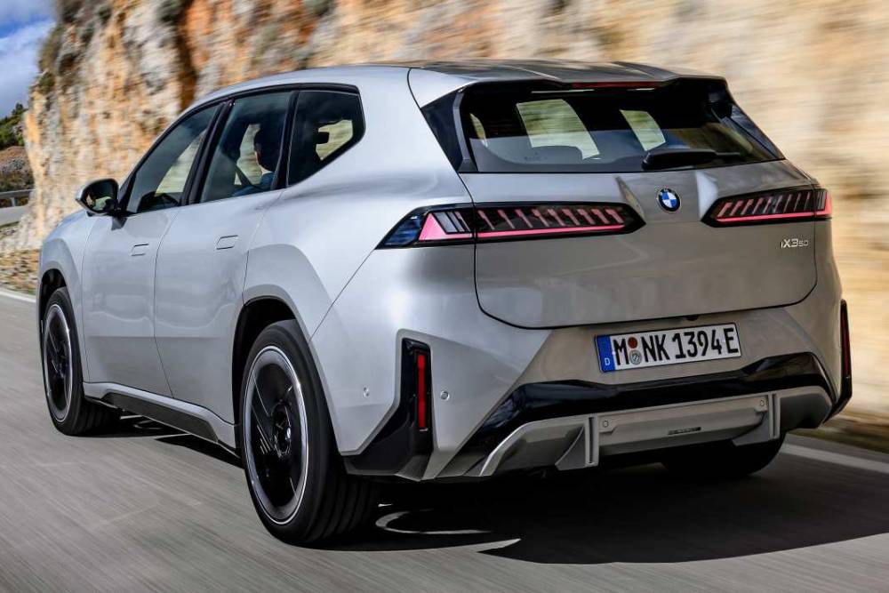 https://cdn.autogreeknews.gr/wp-content/uploads/2025/12/neue-klasse-bmw-ix3-11.jpg