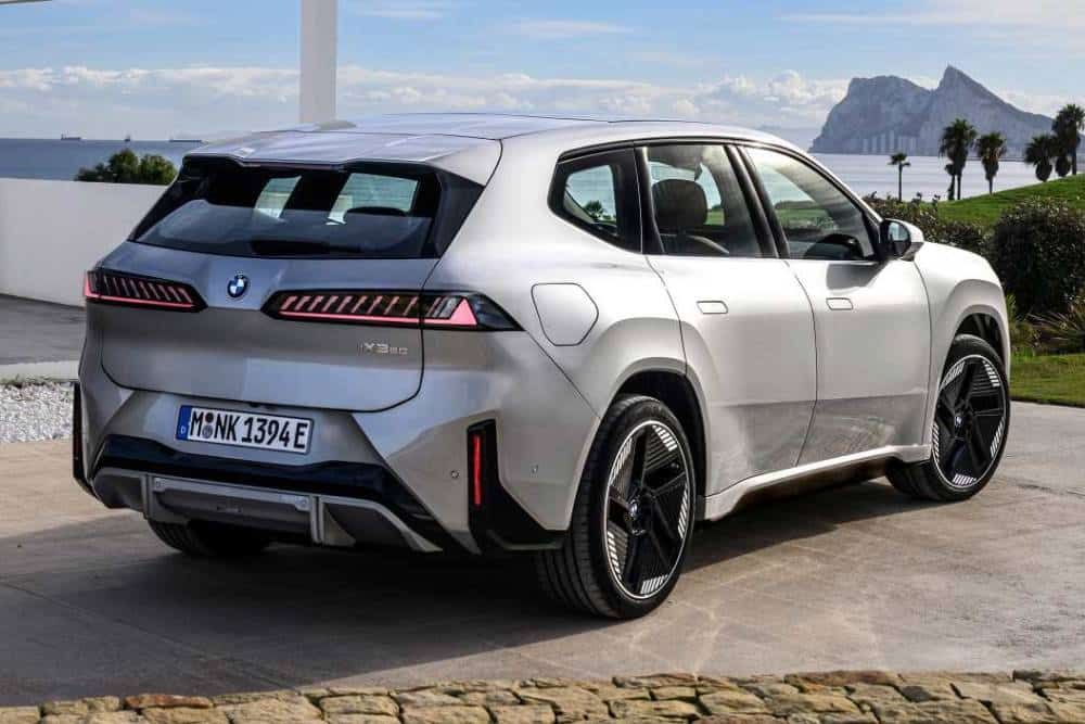 https://cdn.autogreeknews.gr/wp-content/uploads/2025/12/neue-klasse-bmw-ix3-2.jpg