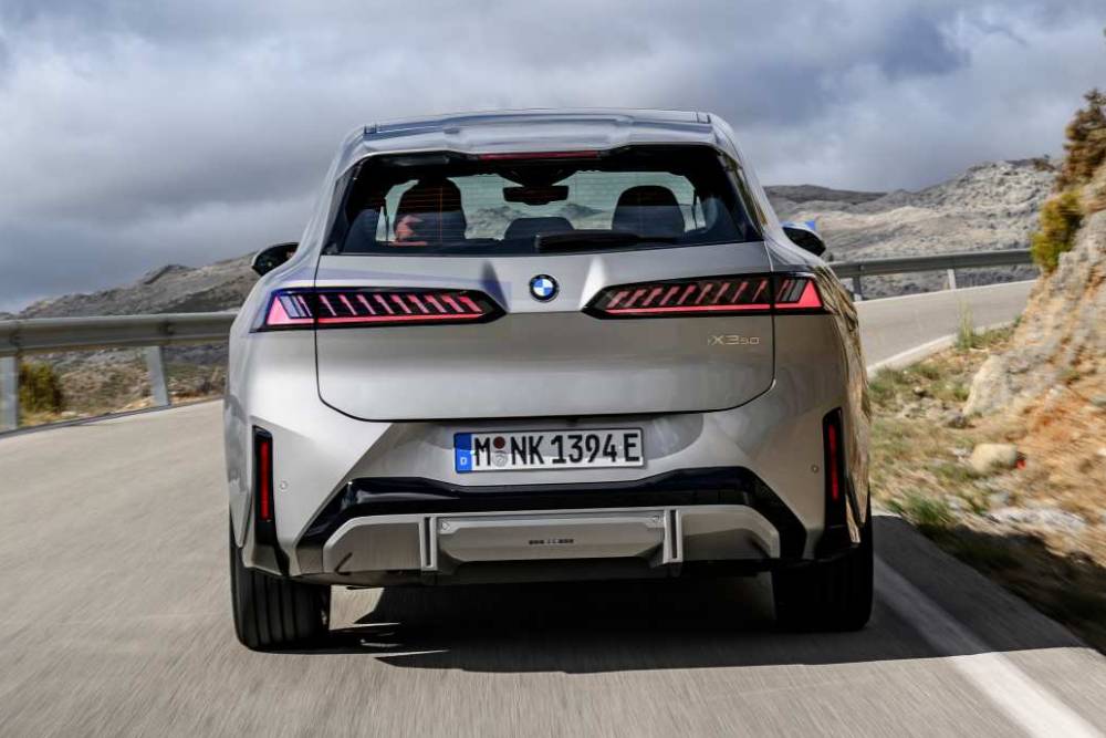 https://cdn.autogreeknews.gr/wp-content/uploads/2025/12/neue-klasse-bmw-ix3-7.jpg
