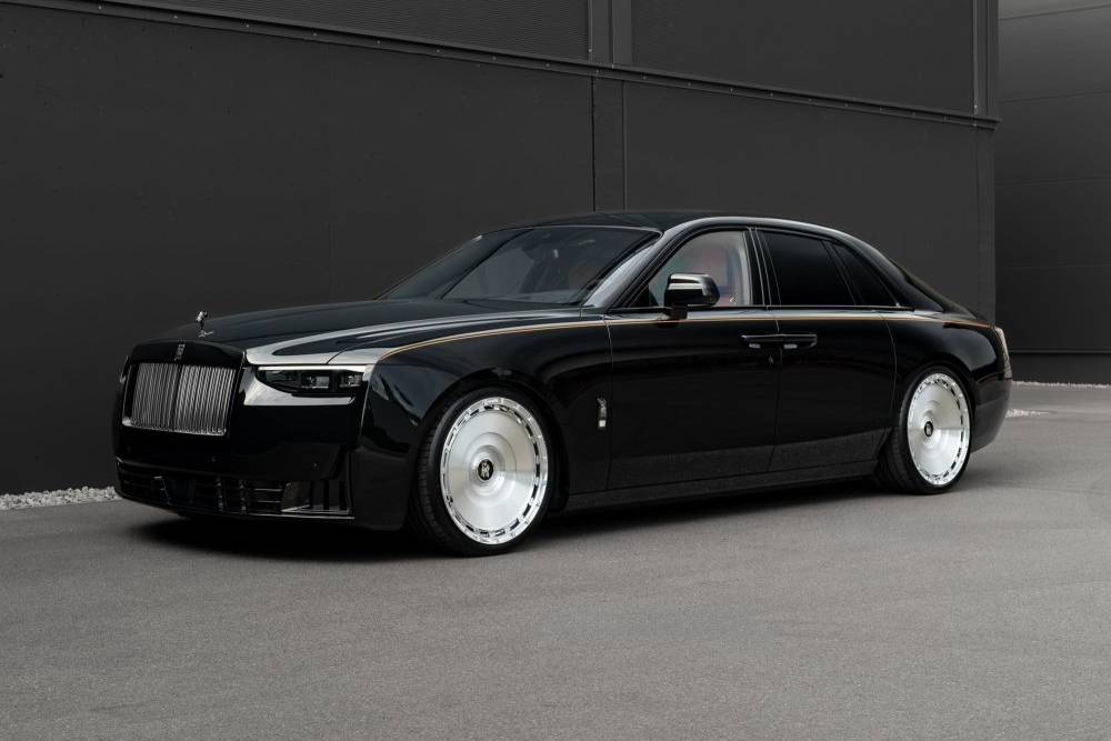 https://cdn.autogreeknews.gr/wp-content/uploads/2025/12/novitec-rolls-royce-ghost-black-badge-1.jpg