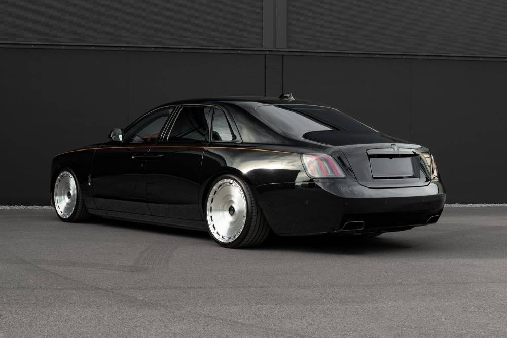 https://cdn.autogreeknews.gr/wp-content/uploads/2025/12/novitec-rolls-royce-ghost-black-badge-9.jpg