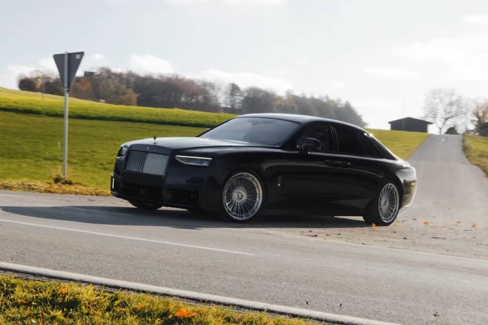 https://cdn.autogreeknews.gr/wp-content/uploads/2025/12/novitec-rolls-royce-ghost-black-badge.jpg