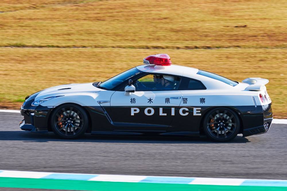 https://cdn.autogreeknews.gr/wp-content/uploads/2025/12/police-cars-in-japan-02.jpg