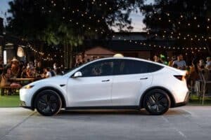 tesla model y standard (5)