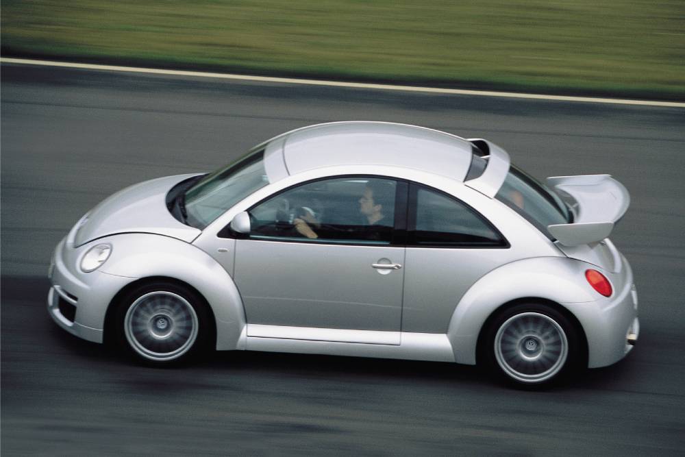 https://cdn.autogreeknews.gr/wp-content/uploads/2025/12/volkswagen_new_beetle_rsi_60.jpg