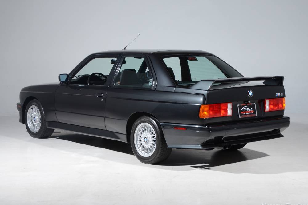 https://cdn.autogreeknews.gr/wp-content/uploads/2026/01/1990-bmw-m3-e30-for-sale-10.jpg