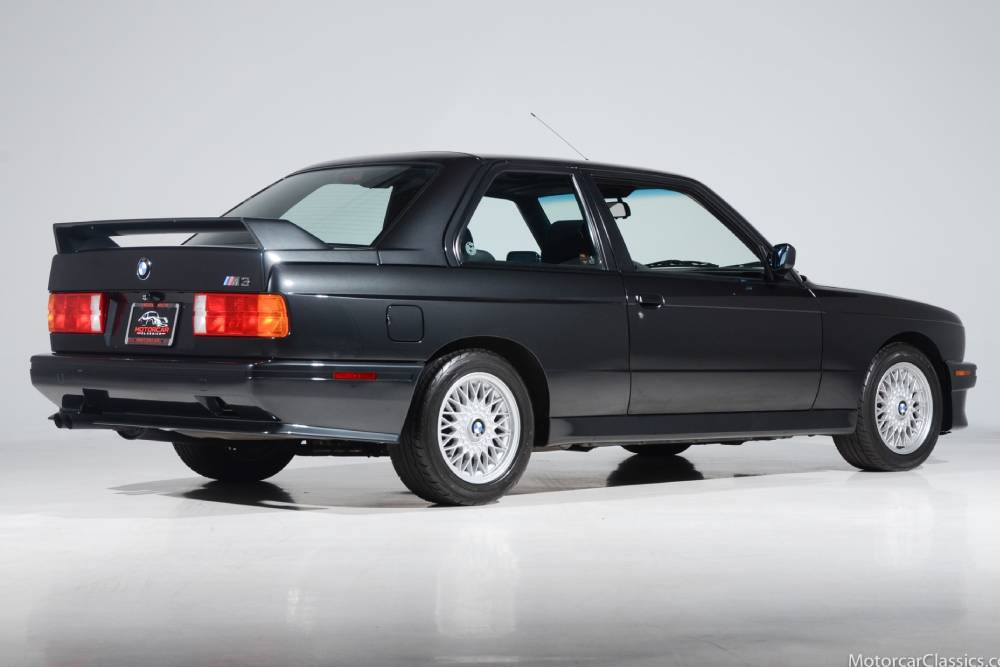 https://cdn.autogreeknews.gr/wp-content/uploads/2026/01/1990-bmw-m3-e30-for-sale-7.jpg