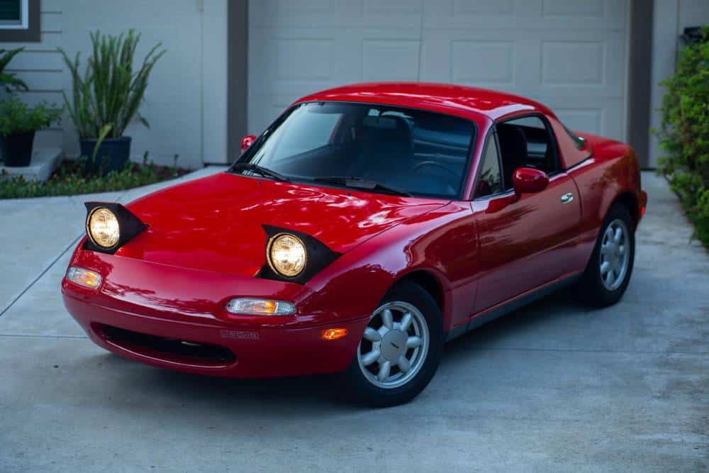 https://cdn.autogreeknews.gr/wp-content/uploads/2026/01/1990-mazda-mx-5-for-sale-1.jpg