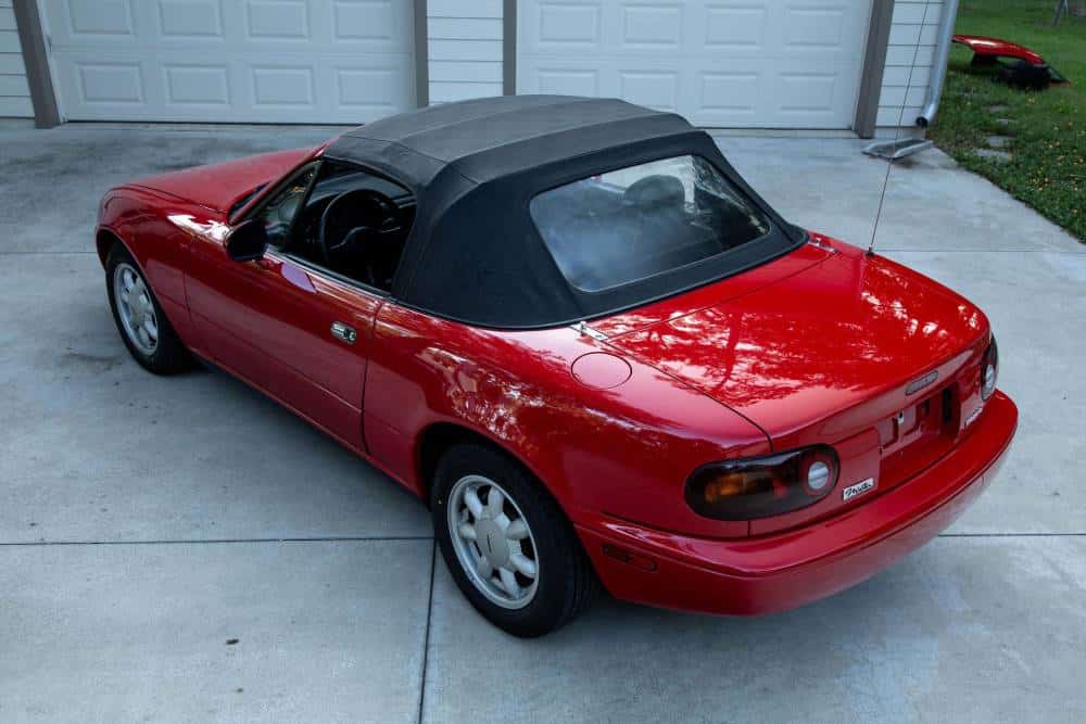 https://cdn.autogreeknews.gr/wp-content/uploads/2026/01/1990-mazda-mx-5-for-sale-14.jpg