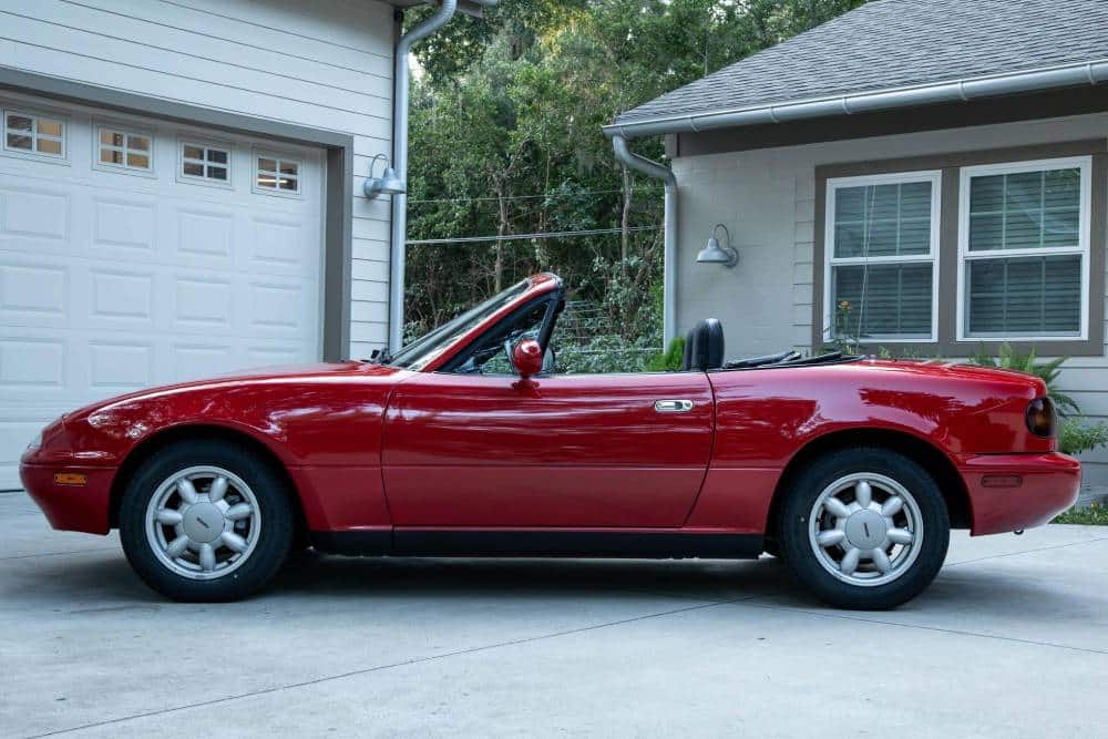 https://cdn.autogreeknews.gr/wp-content/uploads/2026/01/1990-mazda-mx-5-for-sale-15.jpg