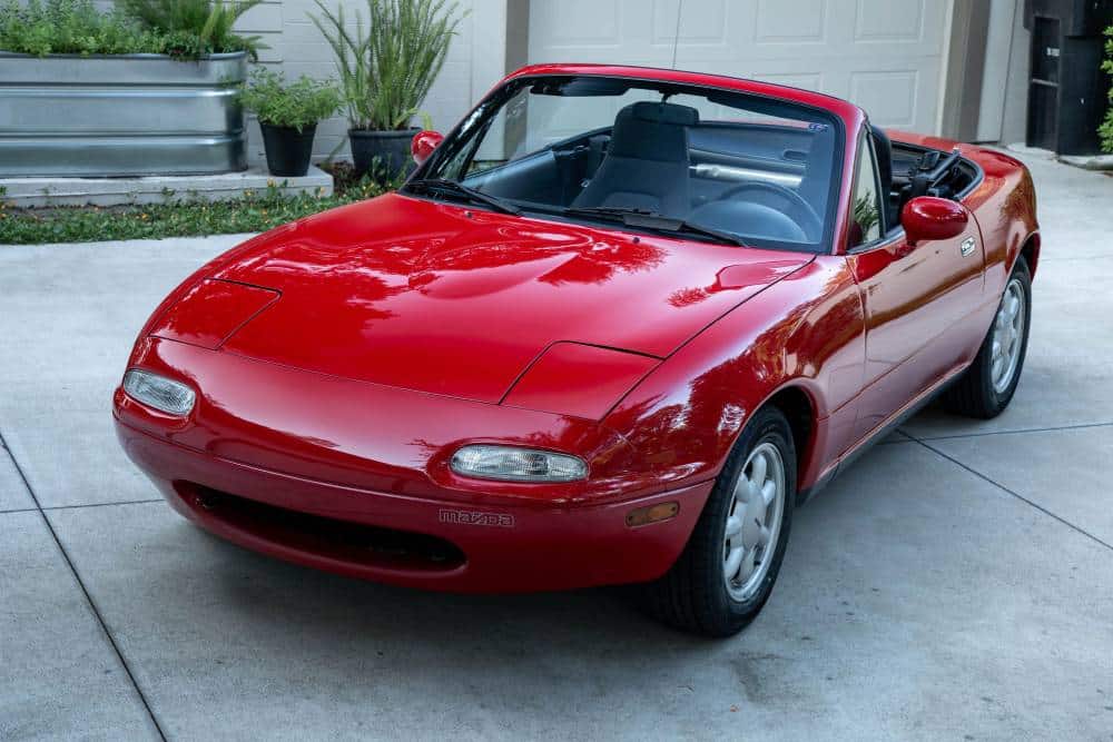 https://cdn.autogreeknews.gr/wp-content/uploads/2026/01/1990-mazda-mx-5-for-sale-16.jpg