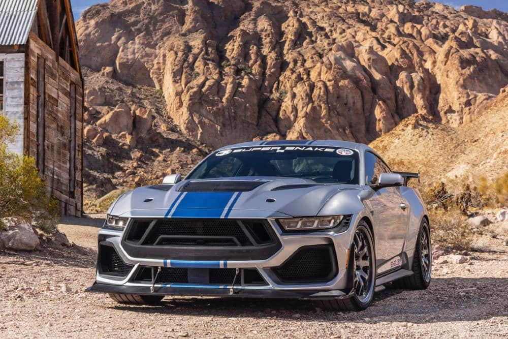 https://cdn.autogreeknews.gr/wp-content/uploads/2026/01/2026-Shelby-Super-Snake-front-quarter.jpg