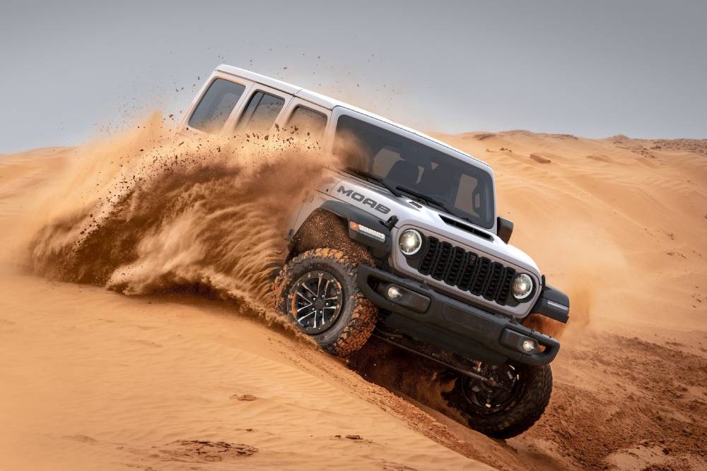 https://cdn.autogreeknews.gr/wp-content/uploads/2026/01/2026-jeep-wrangler-moab-392-1.jpg