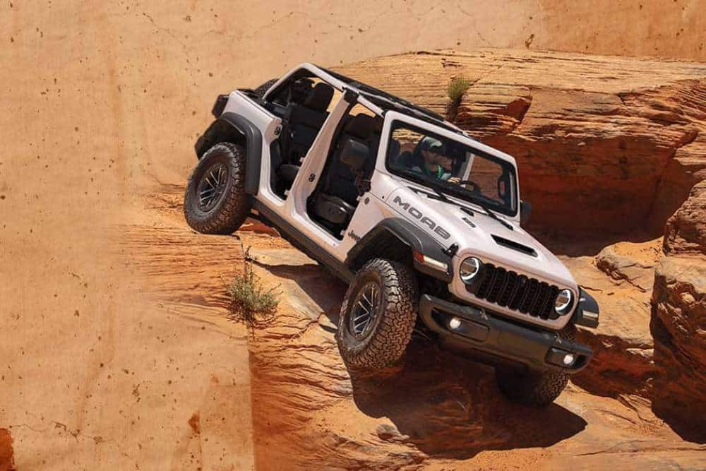 https://cdn.autogreeknews.gr/wp-content/uploads/2026/01/2026-jeep-wrangler-moab-392-10.jpg