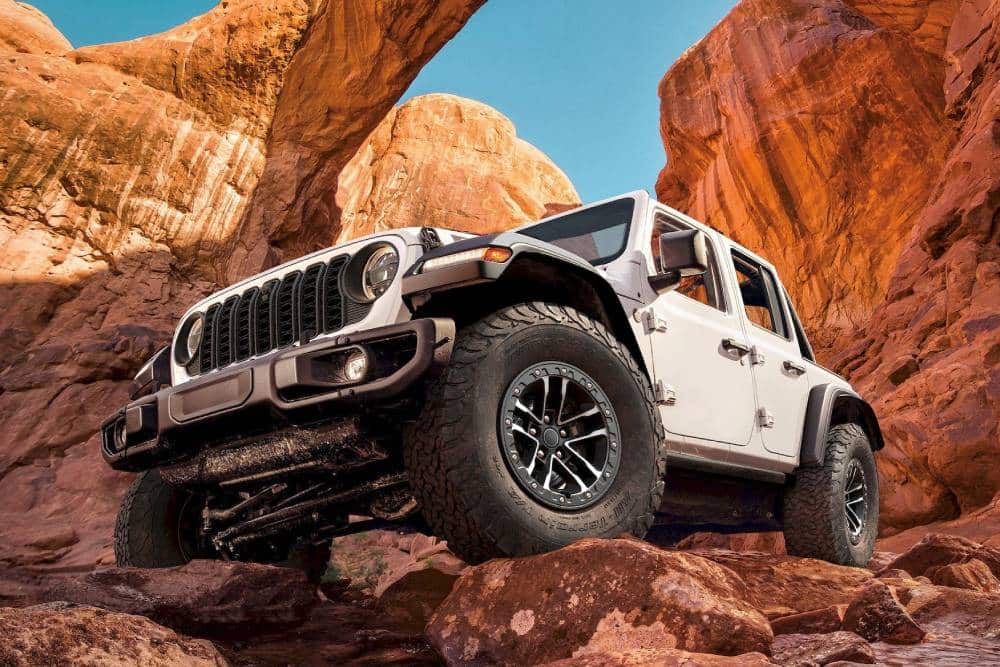 https://cdn.autogreeknews.gr/wp-content/uploads/2026/01/2026-jeep-wrangler-moab-392-9.jpg