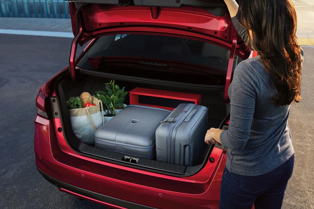 https://cdn.autogreeknews.gr/wp-content/uploads/2026/01/6-2025-Nissan-Nissan-Versa-luggage.jpg