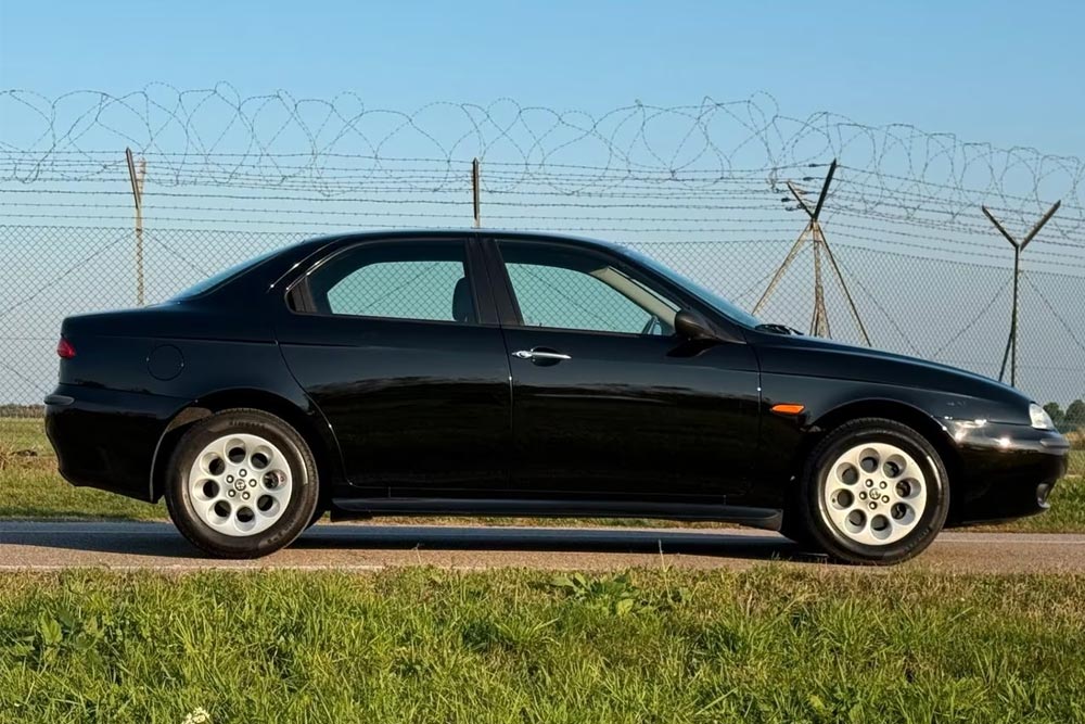 https://cdn.autogreeknews.gr/wp-content/uploads/2026/01/Alfa-Romeo-156-1998-5.jpg