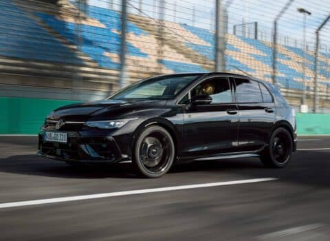 Νέο και σκοτεινό VW Golf R Black Edition με 333 ίππους (+video)