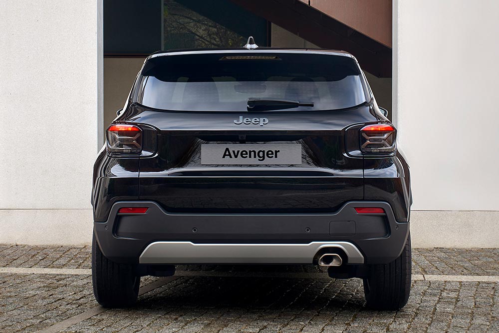 https://cdn.autogreeknews.gr/wp-content/uploads/2026/01/Jeep-Avenger-Black-Edition-6.jpg