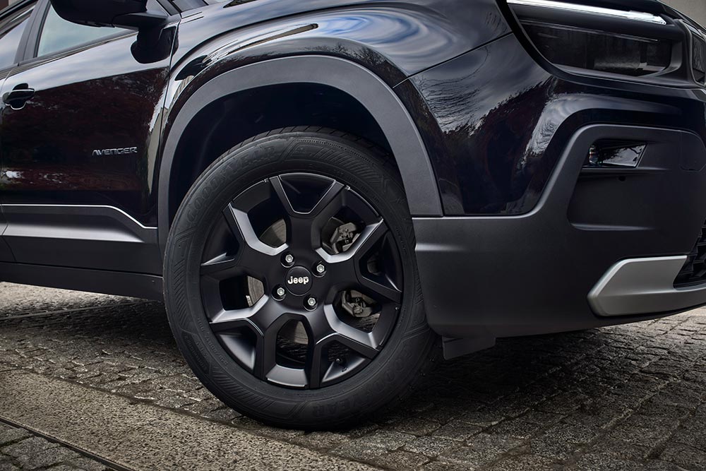https://cdn.autogreeknews.gr/wp-content/uploads/2026/01/Jeep-Avenger-Black-Edition-7.jpg