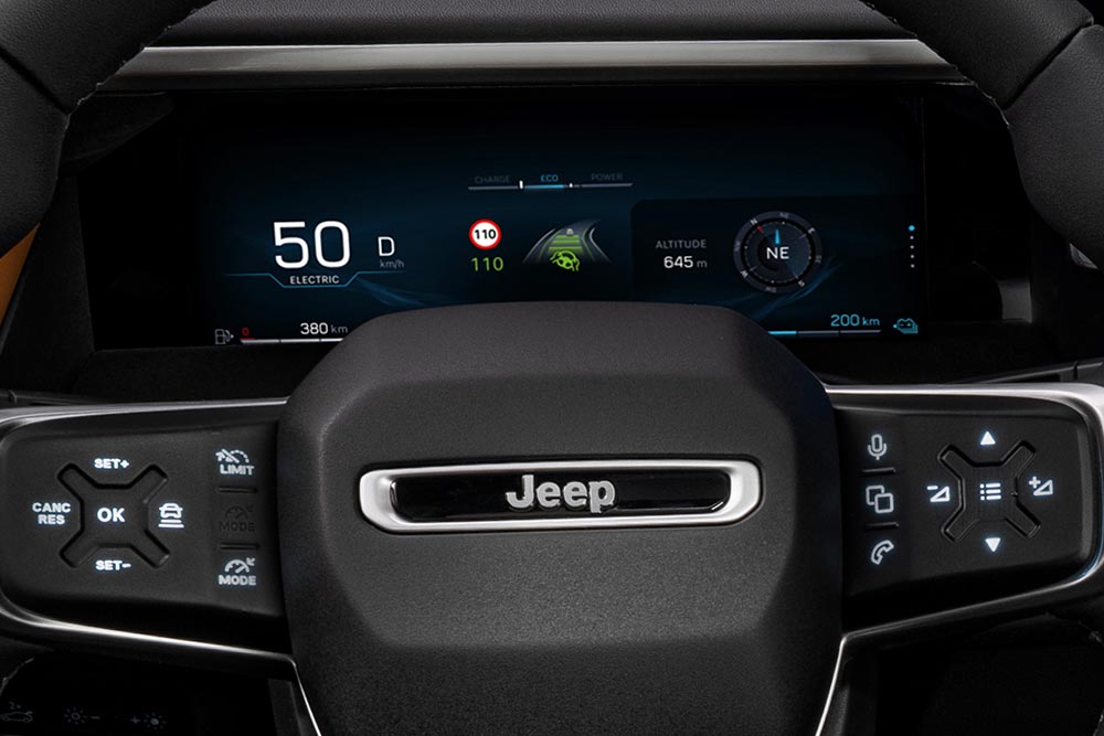 https://cdn.autogreeknews.gr/wp-content/uploads/2026/01/Jeep-Compass-4xe-2026-digital-cluster.jpg