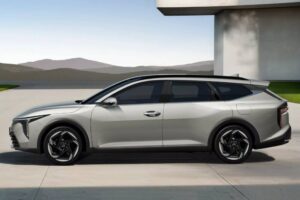 Kia-K4-Sportswagon-00003-2048×1365