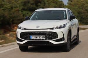 Νέο MG HS PHEV σε τιμή που «τρομάζει» τον ανταγωνισμό