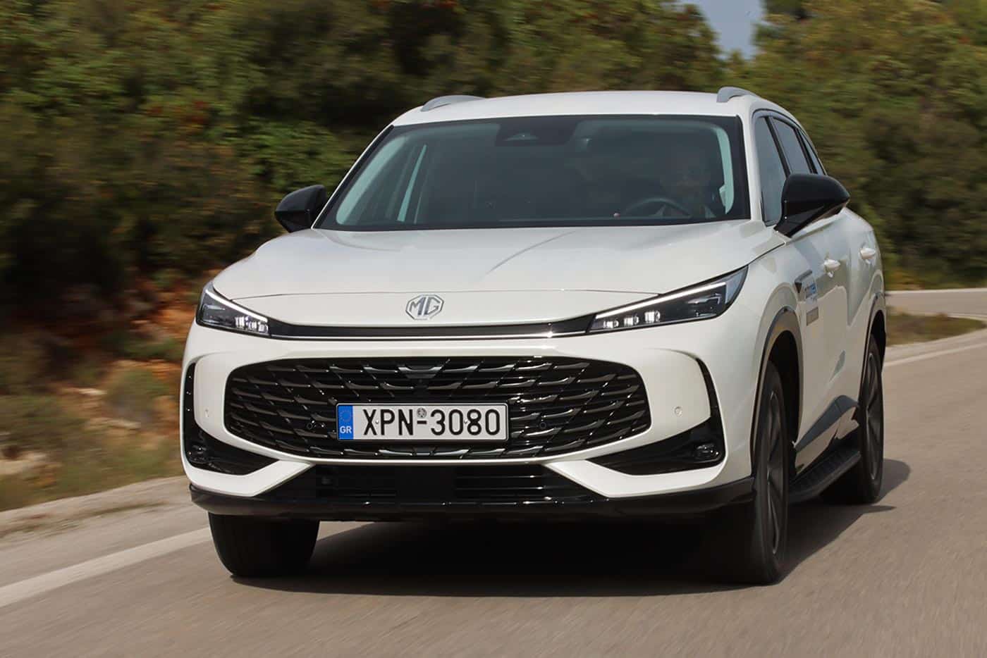 Νέο MG HS PHEV σε τιμή που «τρομάζει» τον ανταγωνισμό