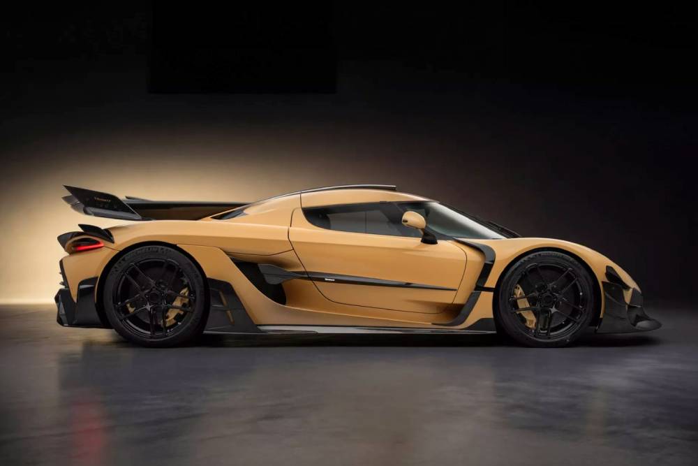 https://cdn.autogreeknews.gr/wp-content/uploads/2026/01/Mansory_X_Spartans_Koenigsegg_Jesko_2026_tuning_03.jpg