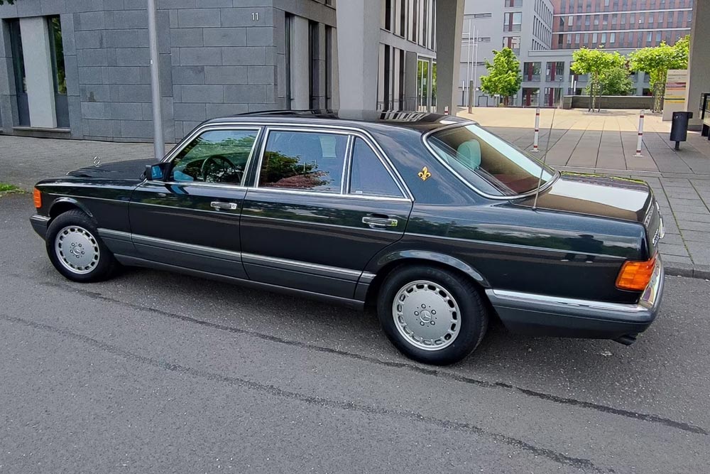 https://cdn.autogreeknews.gr/wp-content/uploads/2026/01/Mercedes-S-Class-W126-420SEL-2.jpg