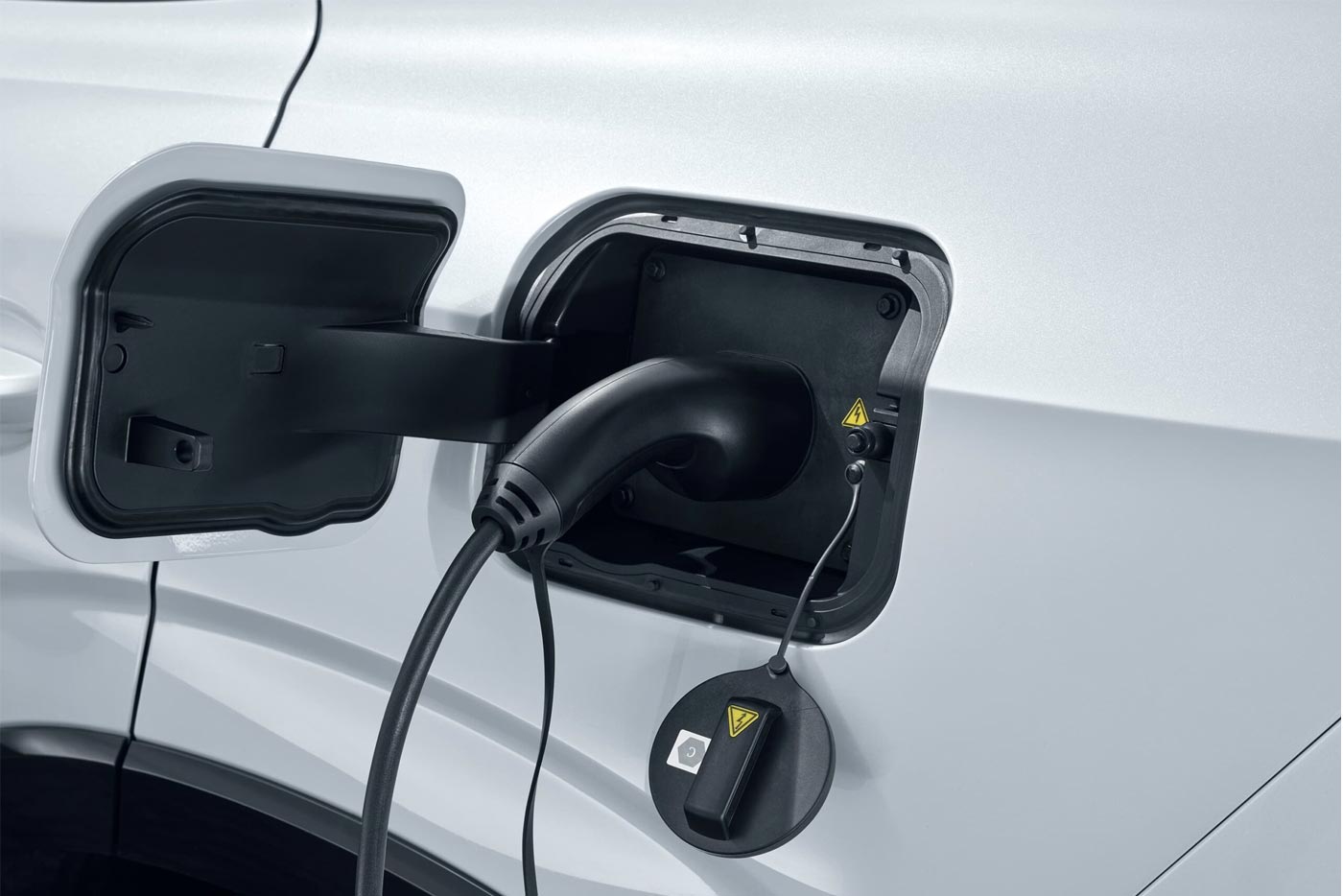 https://cdn.autogreeknews.gr/wp-content/uploads/2026/01/PHEV-Charging.jpg