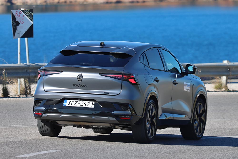 https://cdn.autogreeknews.gr/wp-content/uploads/2026/01/Renault-Rafale-E-Tech-4x4-300-40.jpg