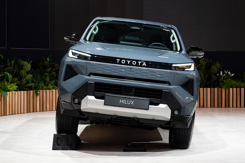 https://cdn.autogreeknews.gr/wp-content/uploads/2026/01/Toyota-Hilux-2026-2.jpg