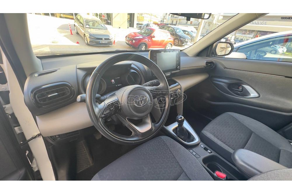 https://cdn.autogreeknews.gr/wp-content/uploads/2026/01/Toyota-Yaris-Cross-2022-4.jpg