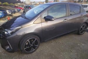 Toyota-Yaris-Hybrid-2019-used-6
