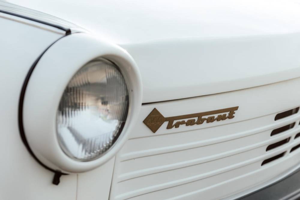 https://cdn.autogreeknews.gr/wp-content/uploads/2026/01/Trabant_1_1_Last_Edition_444_1991-12.jpg