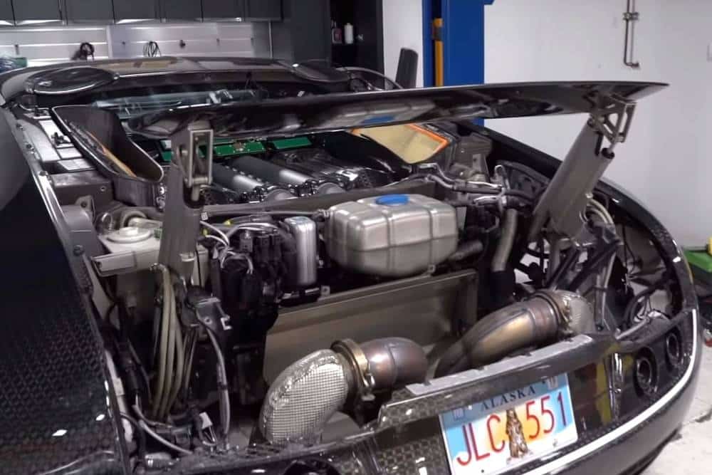 «Βουνό» το σέρβις σε Bugatti Veyron (+video)