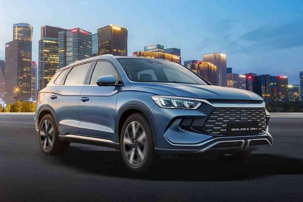 https://cdn.autogreeknews.gr/wp-content/uploads/2026/01/byd-sealion-5-dm-i-02.jpg