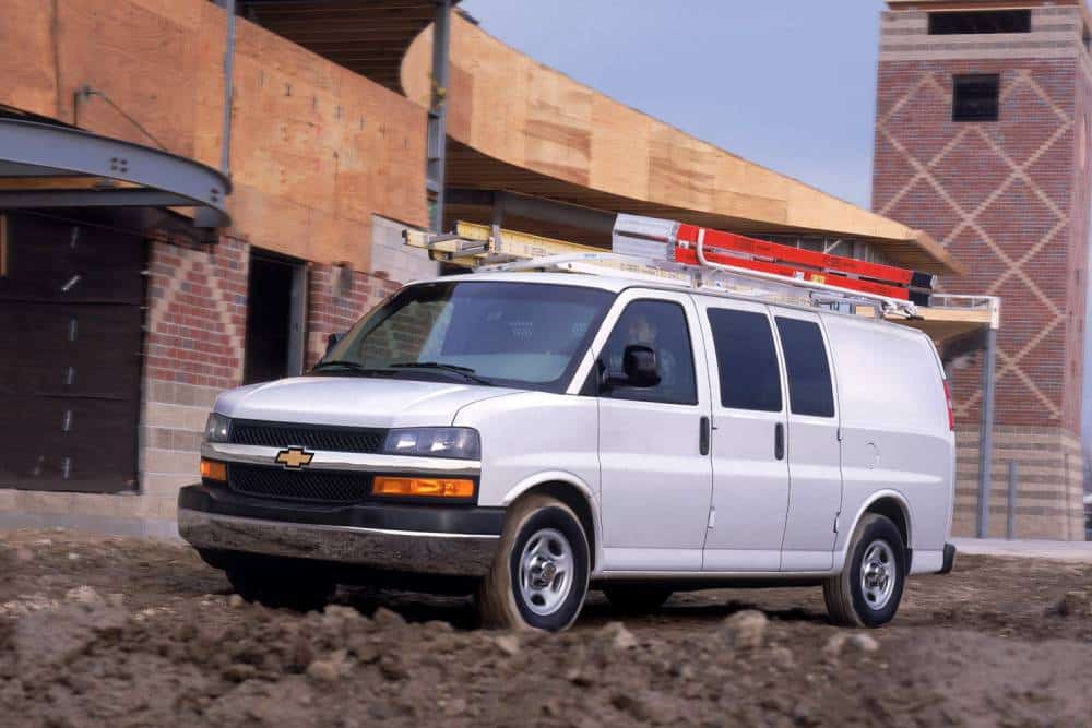https://cdn.autogreeknews.gr/wp-content/uploads/2026/01/chevrolet_express_cargo_van_1.jpg