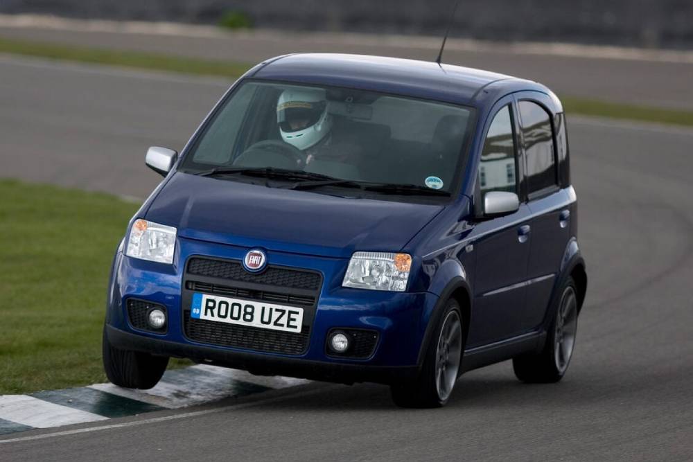 https://cdn.autogreeknews.gr/wp-content/uploads/2026/01/fiat-panda-100hp-on-track-02.jpg