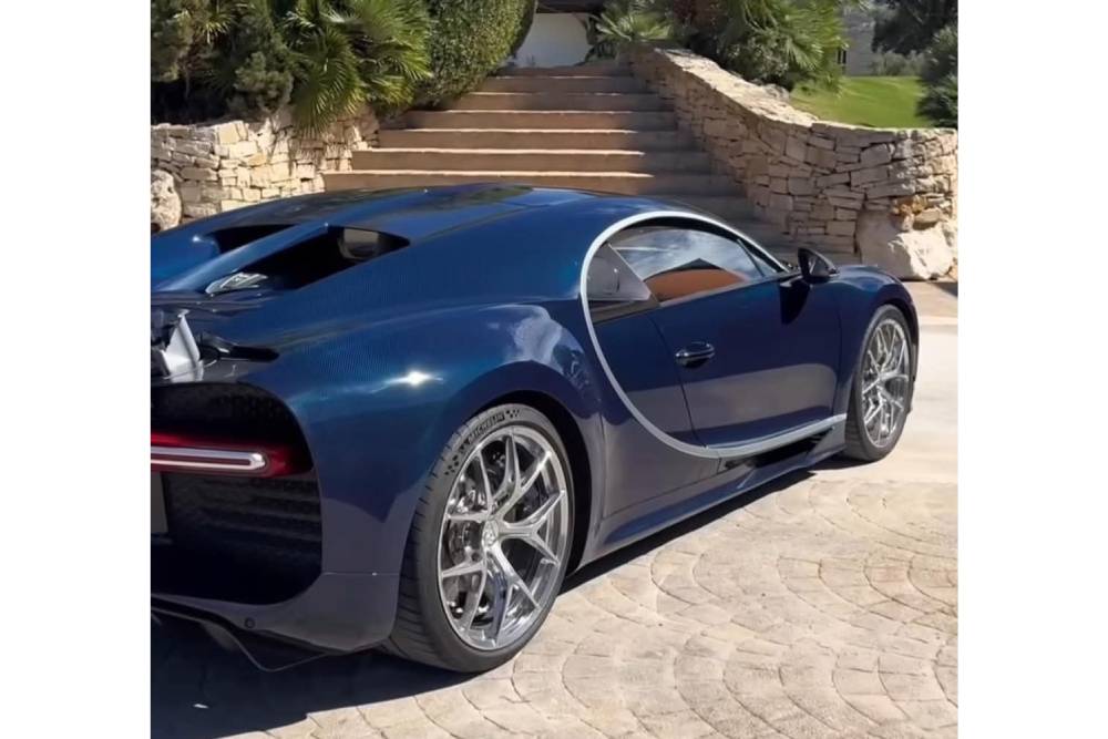 https://cdn.autogreeknews.gr/wp-content/uploads/2026/01/high-mileage-bugatti-chiron-5.jpg