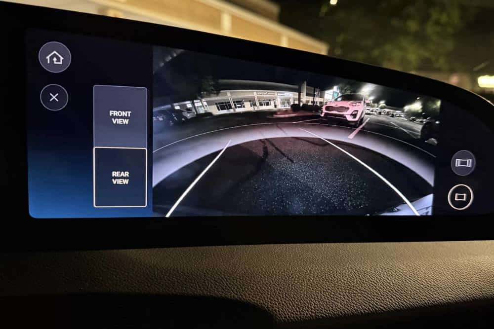https://cdn.autogreeknews.gr/wp-content/uploads/2026/01/lucid-air-rearview-camera.jpg