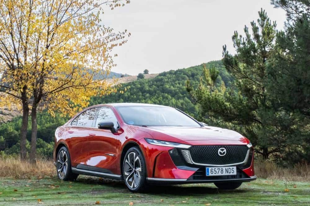 https://cdn.autogreeknews.gr/wp-content/uploads/2026/01/mazda-6e-sales-7.jpg