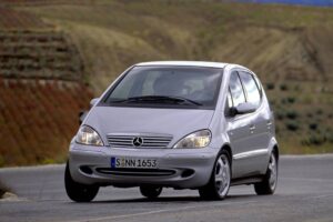 Πώς στρίβει σήμερα η πρώτη Mercedes A-Class; (+video)