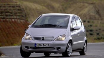 Πώς στρίβει σήμερα η πρώτη Mercedes A-Class; (+video)