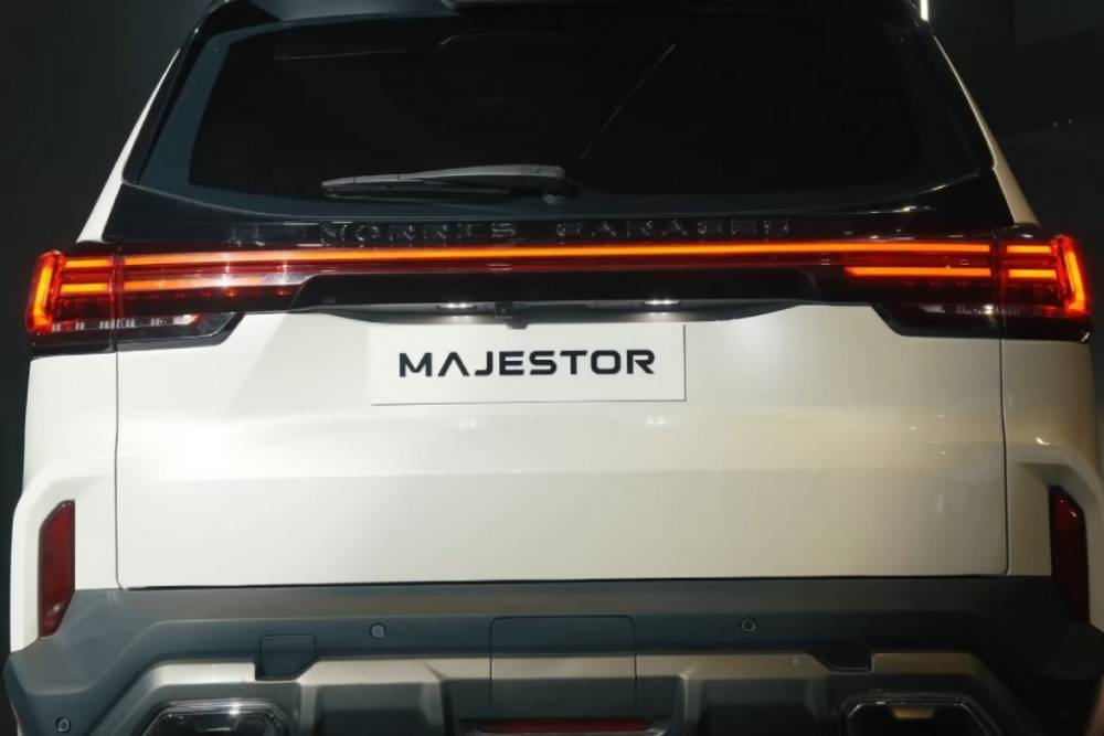 https://cdn.autogreeknews.gr/wp-content/uploads/2026/01/mg-majestor-07.jpg