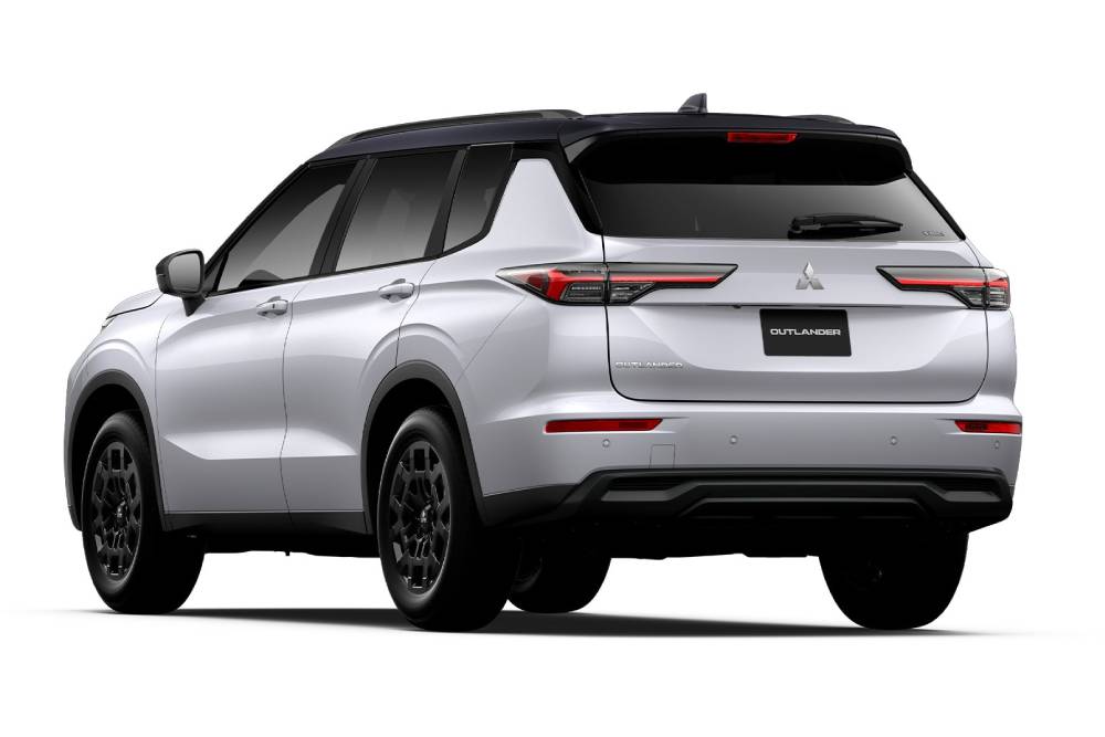 https://cdn.autogreeknews.gr/wp-content/uploads/2026/01/mitsubishi-new-outlander-ls-black-edition-2.jpg
