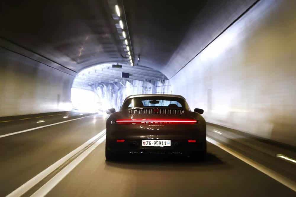 https://cdn.autogreeknews.gr/wp-content/uploads/2026/01/porsche-tunnel-mode-02.jpg