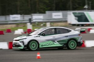 skoda enyaq rs race (4)