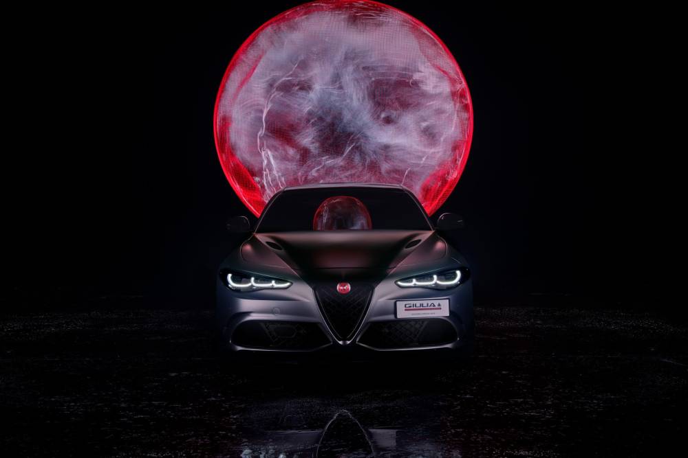 https://cdn.autogreeknews.gr/wp-content/uploads/2026/01/special-alfa-romeo-giulia-quadrifoglio-luna-rossa-1.jpg